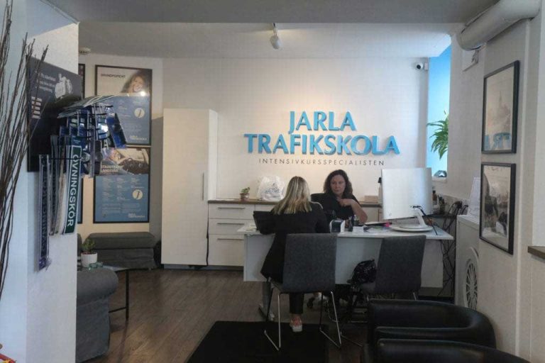 Så här hjälper du som förälder din tonåring att ta körkort